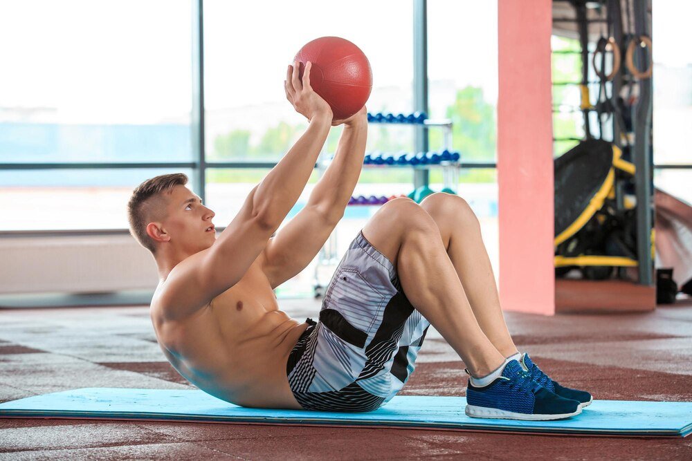 Ćwiczenia z piłką lekarską – plan treningu dla początkujących